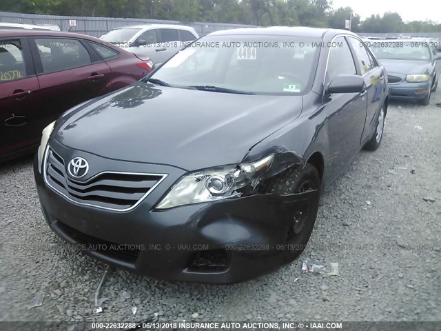 4T1BF3EK1AU030052 - 2010 TOYOTA CAMRY SE/LE/XLE 灰色 照片 2