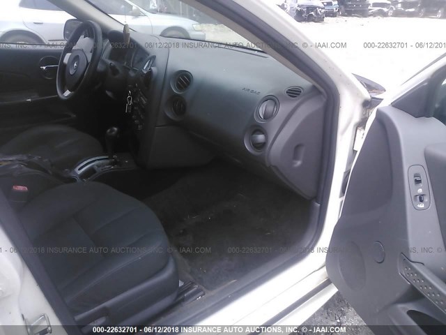 2G2WP522451140540 - 2005 PONTIAC GRAND PRIX WHITE photo 5
