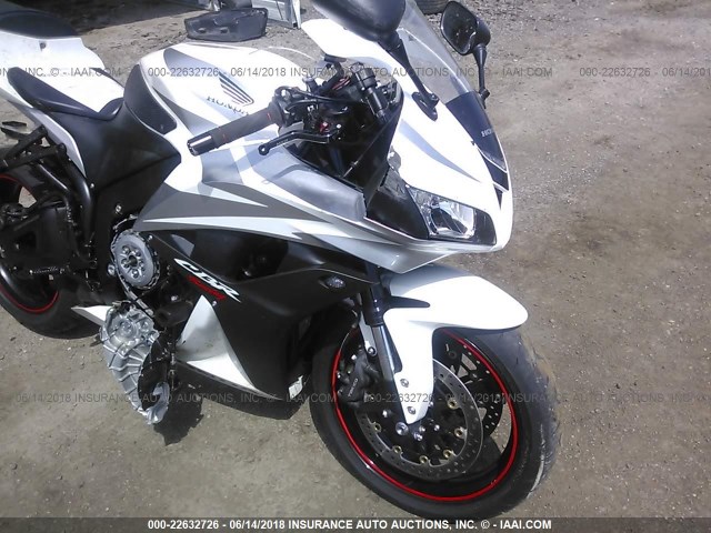 JH2PC40007M007375 - 2007 HONDA CBR600 RR WHITE photo 5