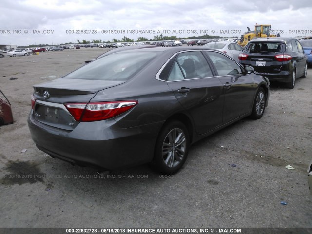 4T1BF1FKXGU542176 - 2016 TOYOTA CAMRY LE/XLE/SE/XSE GRAY photo 4