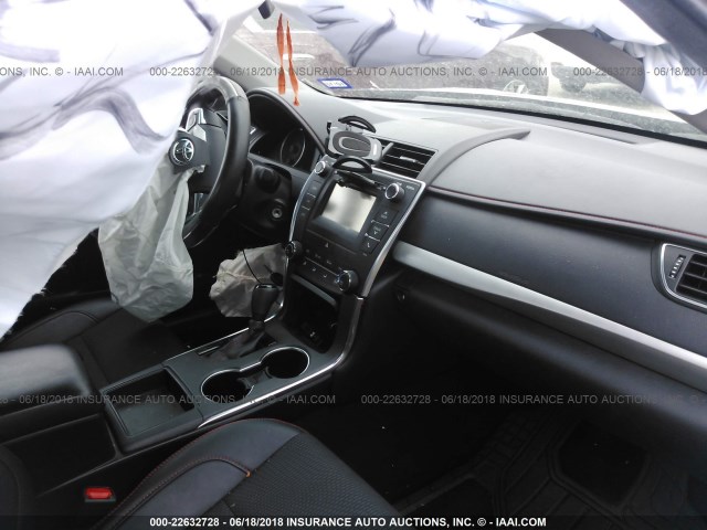 4T1BF1FKXGU542176 - 2016 TOYOTA CAMRY LE/XLE/SE/XSE GRAY photo 5