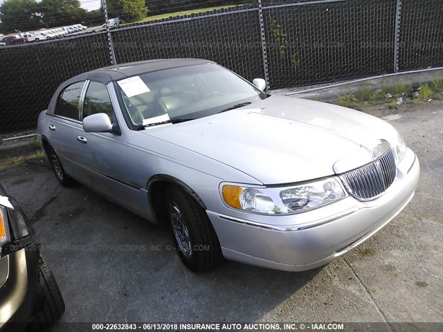 1LNHM81W0YY816613 - 2000 LINCOLN TOWN CAR EXECUTIVE Серебристый фото 1