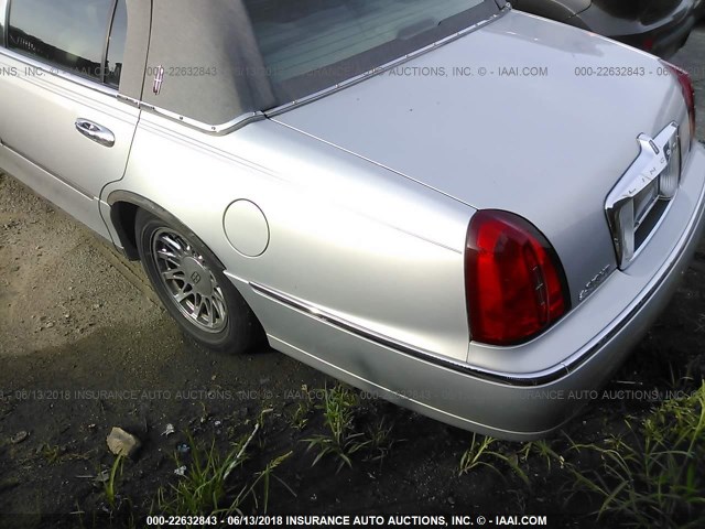 1LNHM81W0YY816613 - 2000 LINCOLN TOWN CAR EXECUTIVE Серебристый фото 3