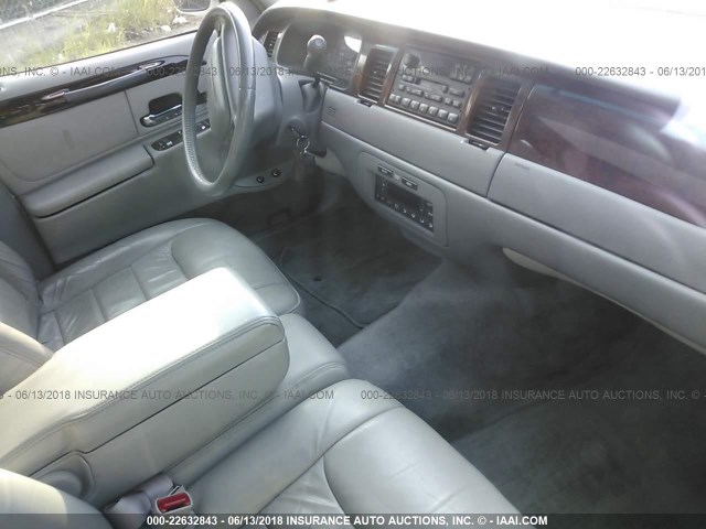 1LNHM81W0YY816613 - 2000 LINCOLN TOWN CAR EXECUTIVE Серебристый фото 5