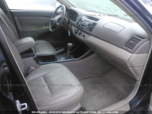 4T1BE32K72U006718 - 2002 TOYOTA CAMRY LE/XLE/SE შავი ფოტო 5