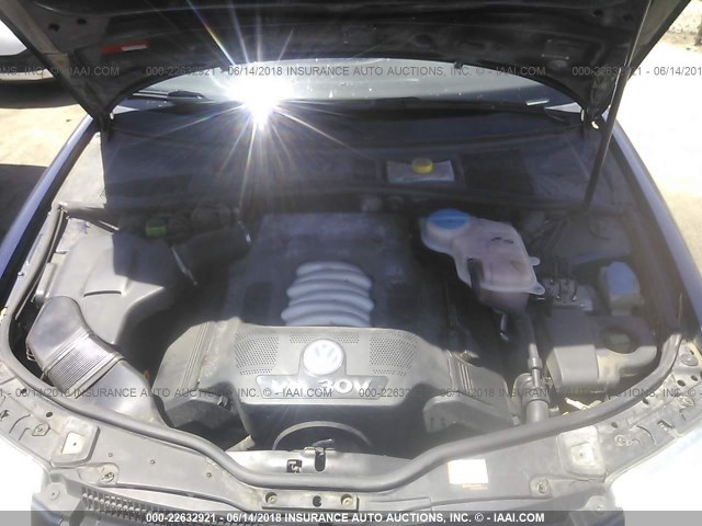 WVWRH63BX2P134329 - 2002 VOLKSWAGEN PASSAT GLX 深蓝色 照片 10