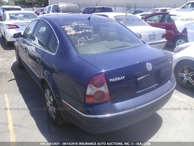 WVWRH63BX2P134329 - 2002 VOLKSWAGEN PASSAT GLX 深蓝色 照片 3