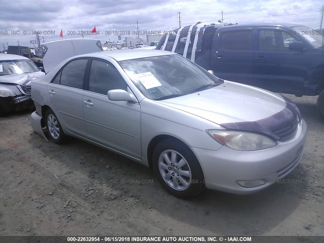 JTDBE32K240262974 - 2004 TOYOTA CAMRY LE/XLE SILVER photo 1