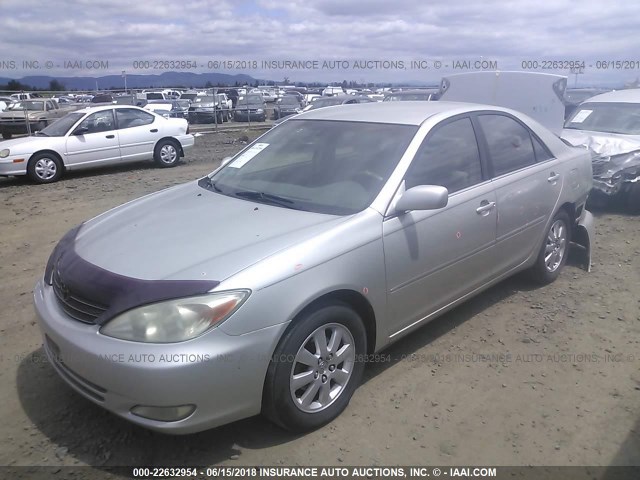 JTDBE32K240262974 - 2004 TOYOTA CAMRY LE/XLE SILVER photo 2