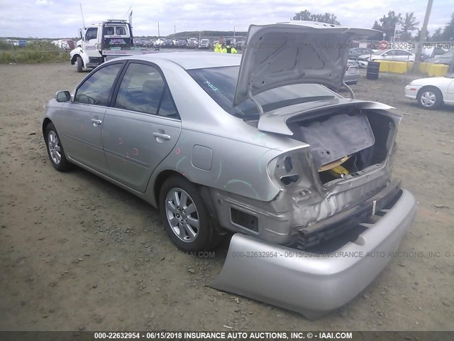 JTDBE32K240262974 - 2004 TOYOTA CAMRY LE/XLE SILVER photo 3