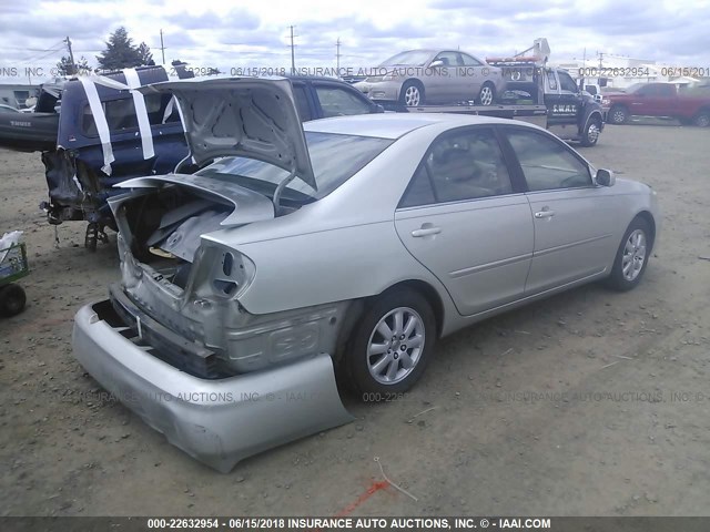 JTDBE32K240262974 - 2004 TOYOTA CAMRY LE/XLE SILVER photo 4