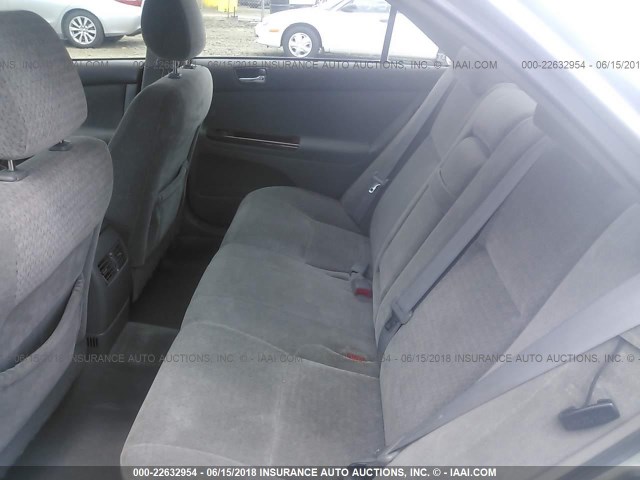 JTDBE32K240262974 - 2004 TOYOTA CAMRY LE/XLE SILVER photo 8