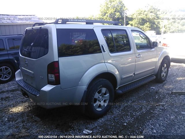 5N1AR18W75C702889 - 2005 NISSAN PATHFINDER LE/SE/XE SILVER photo 4