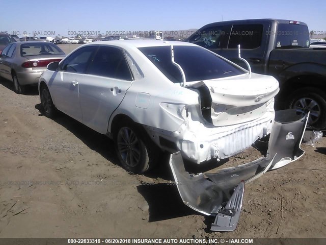4T1BF1FK9FU053346 - 2015 TOYOTA CAMRY LE/XLE/SE/XSE WHITE photo 3