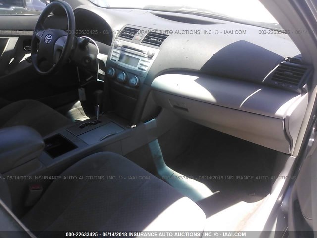 4T4BE46K18R046713 - 2008 TOYOTA CAMRY CE/LE/XLE/SE GRAY photo 5