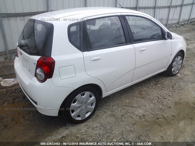 KL1TG66E59B359495 - 2009 CHEVROLET AVEO LT WHITE photo 4