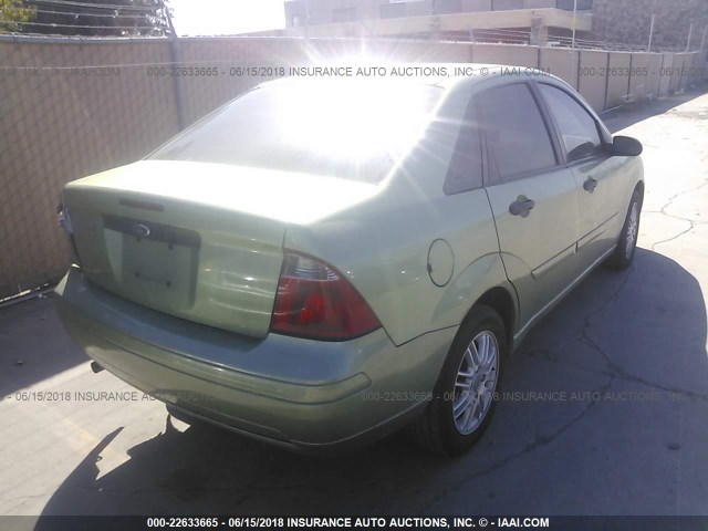 1FAFP34N97W123449 - 2007 FORD FOCUS ZX4/S/SE/SES GREEN photo 4