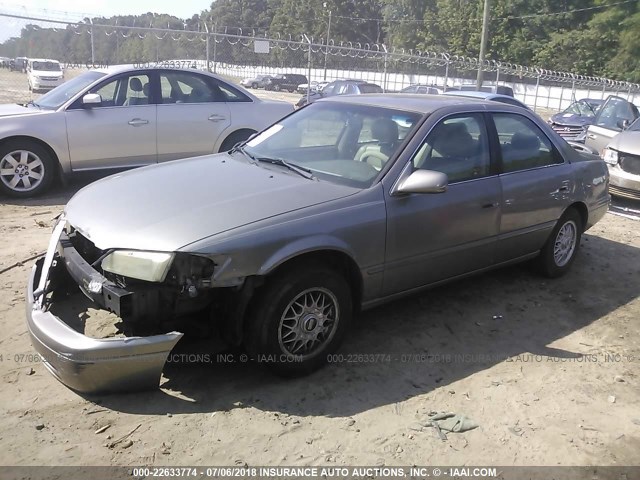 4T1BG22K1VU125714 - 1997 TOYOTA CAMRY CE/LE/XLE GRAY photo 2