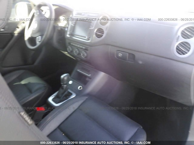 WVGTV7AX4HK018385 - 2017 VOLKSWAGEN TIGUAN SPORT 银色 照片 5