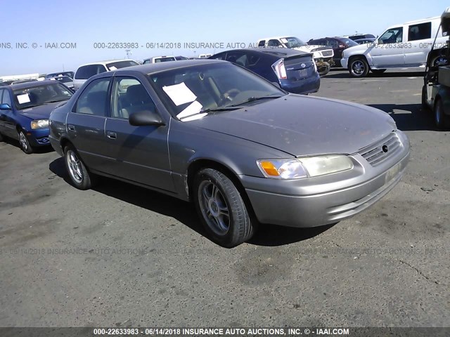 4T1BG22K7WU310870 - 1998 TOYOTA CAMRY CE/LE/XLE GRAY photo 1