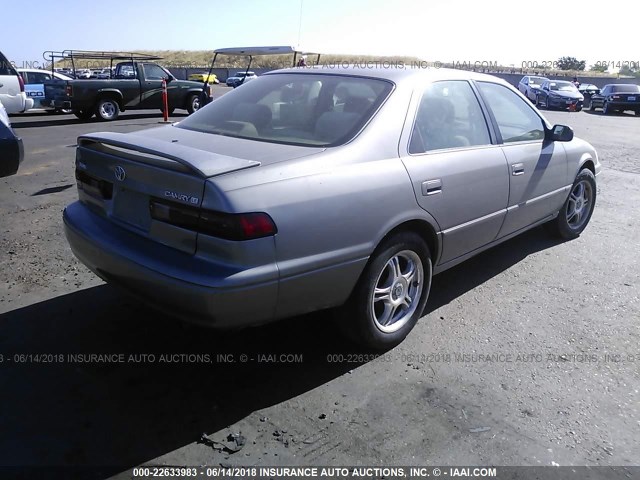 4T1BG22K7WU310870 - 1998 TOYOTA CAMRY CE/LE/XLE GRAY photo 4