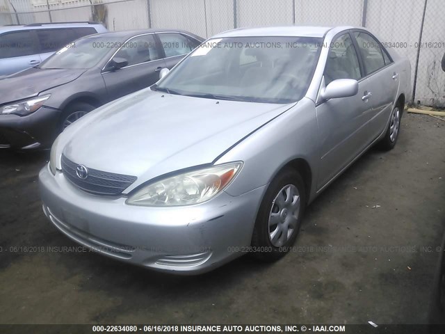 4T1BE32K94U263768 - 2004 TOYOTA CAMRY LE/XLE/SE ვერცხლისფერი ფოტო 2