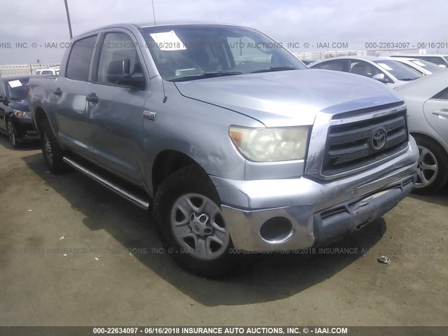 5TFEY5F19AX083867 - 2010 TOYOTA TUNDRA CREWMAX SR5 SILVER photo 1