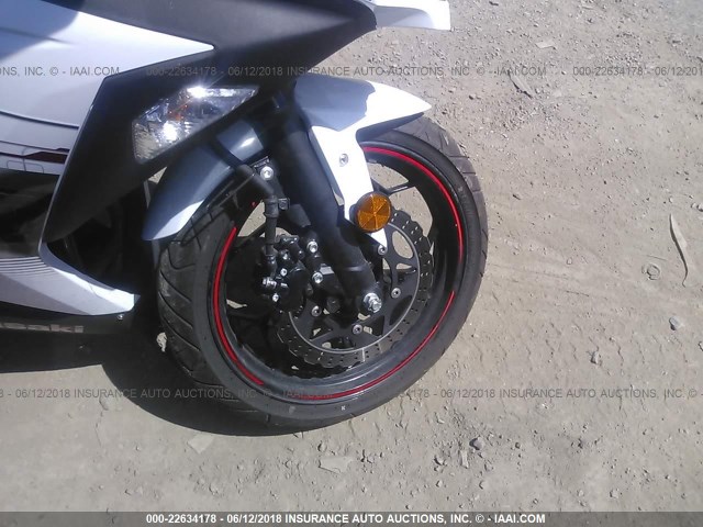 JKAEX8A17EA009040 - 2014 KAWASAKI EX300 A WHITE photo 5