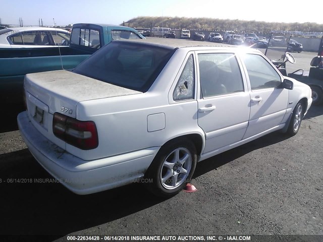 YV1LS5578W2523915 - 1998 VOLVO S70 WHITE photo 4