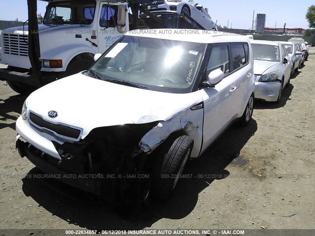 KNDJN2A26G7324623 - 2016 KIA SOUL WHITE photo 2