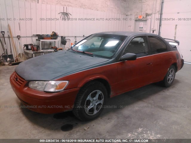 4T1BF22K11U967644 - 2001 TOYOTA CAMRY LE/XLE RED photo 2