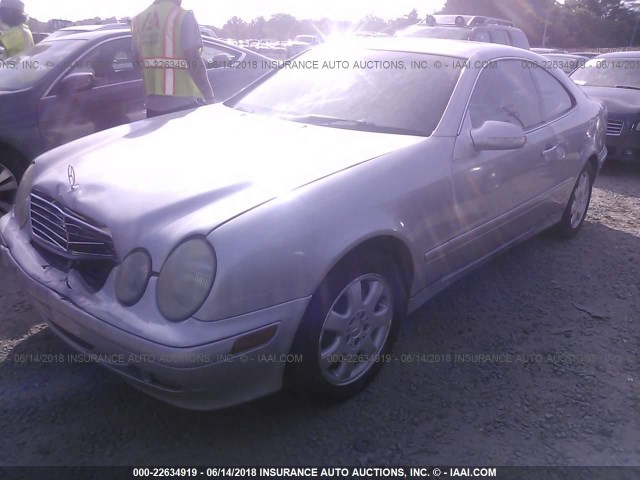 WDBLJ65G3YF137895 - 2000 MERCEDES-BENZ CLK 320 SILVER photo 2