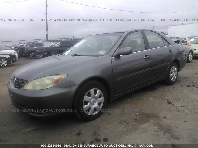 4T1BE32K94U847054 - 2004 TOYOTA CAMRY LE/XLE/SE ნაცრისფერი ფოტო 2