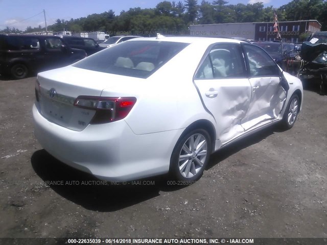 4T1BD1FKXCU020549 - 2012 TOYOTA CAMRY HYBRID/LE/XLE WHITE photo 4