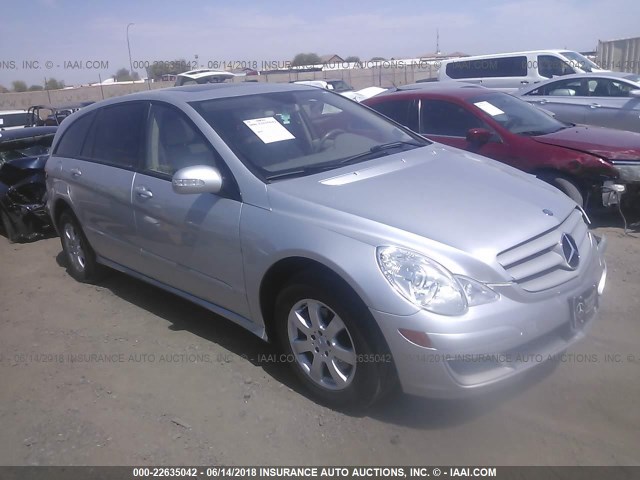 4JGCB65E56A022668 - 2006 MERCEDES-BENZ R 350 SILVER photo 1