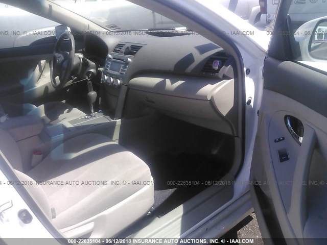4T1BF3EK8AU547915 - 2010 TOYOTA CAMRY SE/LE/XLE 白色 照片 5