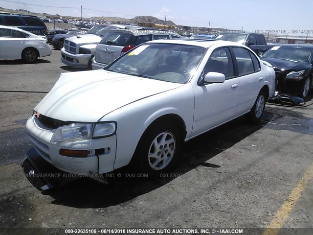 JN1CA21DXTT124869 - 1996 NISSAN MAXIMA GLE/GXE/SE WHITE photo 2