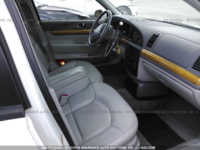 1LNHM97VX1Y663104 - 2001 LINCOLN CONTINENTAL  白色 照片 5