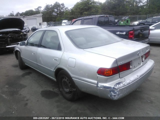 JT2BG22K110562093 - 2001 TOYOTA CAMRY CE/LE/XLE 银色 照片 3