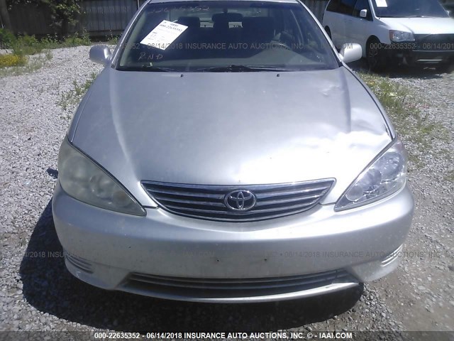 4T1BE32KX5U972386 - 2005 TOYOTA CAMRY LE/XLE/SE ვერცხლისფერი ფოტო 6