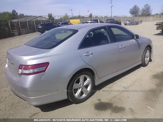 4T1BF3EK0BU585494 - 2011 TOYOTA CAMRY SE/LE/XLE 银色 照片 4