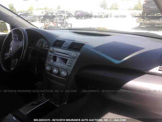 4T1BF3EK0BU585494 - 2011 TOYOTA CAMRY SE/LE/XLE 银色 照片 5