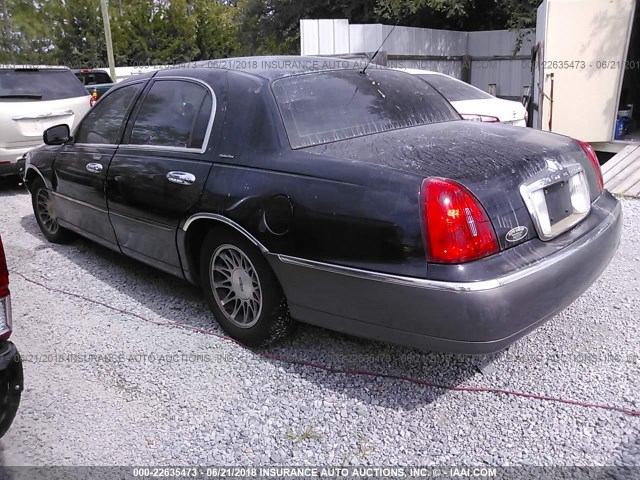 1LNHM82W8YY824411 - 2000 LINCOLN TOWN CAR SIGNATURE BLACK photo 3