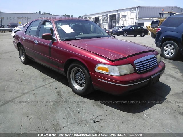 2FAFP74W7WX135506 - 1998 FORD CROWN VICTORIA LX RED photo 1