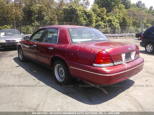 2FAFP74W7WX135506 - 1998 FORD CROWN VICTORIA LX RED photo 3
