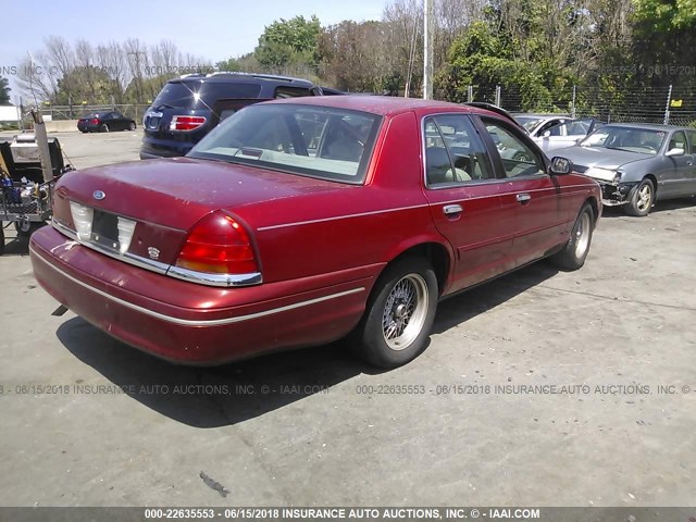 2FAFP74W7WX135506 - 1998 FORD CROWN VICTORIA LX RED photo 4