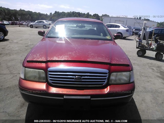 2FAFP74W7WX135506 - 1998 FORD CROWN VICTORIA LX RED photo 6