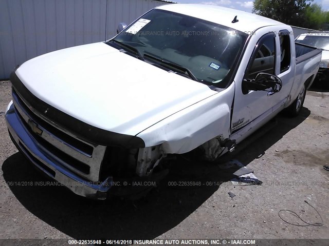 1GCSCSE06AZ127062 - 2010 CHEVROLET SILVERADO C1500 LT WHITE photo 2