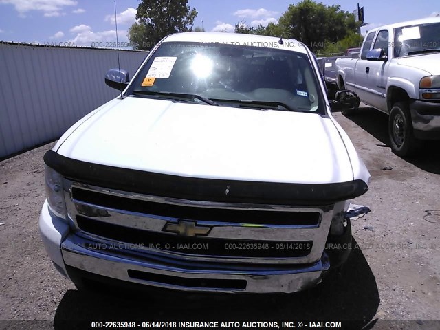 1GCSCSE06AZ127062 - 2010 CHEVROLET SILVERADO C1500 LT WHITE photo 6