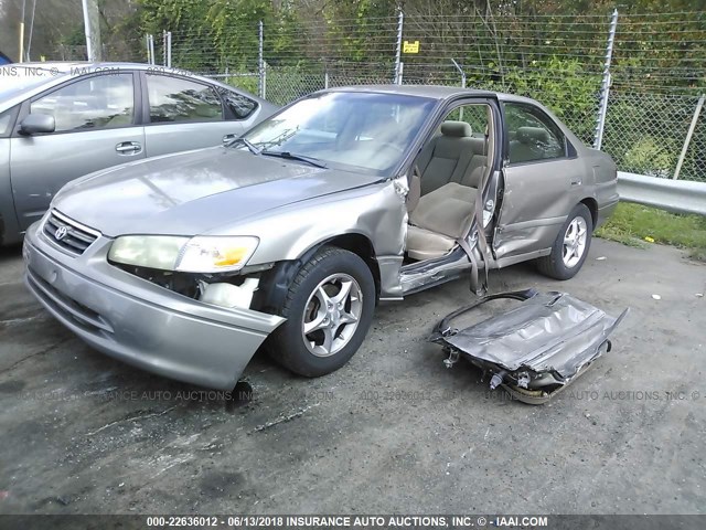 4T1BG22K31U070581 - 2001 TOYOTA CAMRY CE/LE/XLE Champagne photo 2